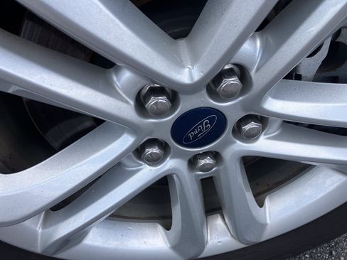 Used 2019 Ford Edge SEL w/ Equipment Group 201A AWD/4WD image 9