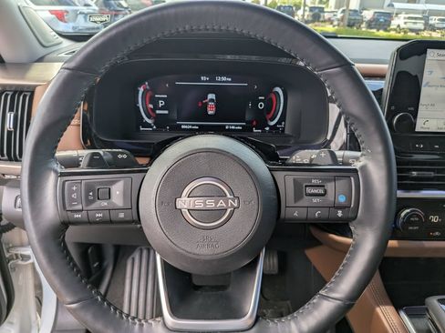 Used 2024 Nissan Pathfinder Platinum w/ Black Appearance Package FWD image 27