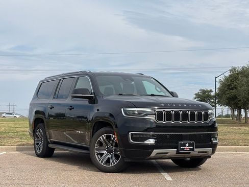 Used 2024 Jeep Wagoneer L Series II w/ Flexible Seating Group image 1