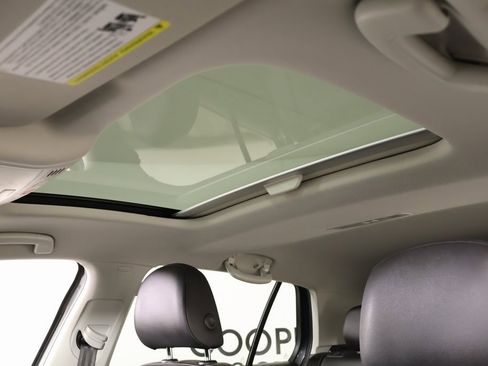 Used 2019 Volkswagen Golf SE w/ Driver Assistance Package image 15