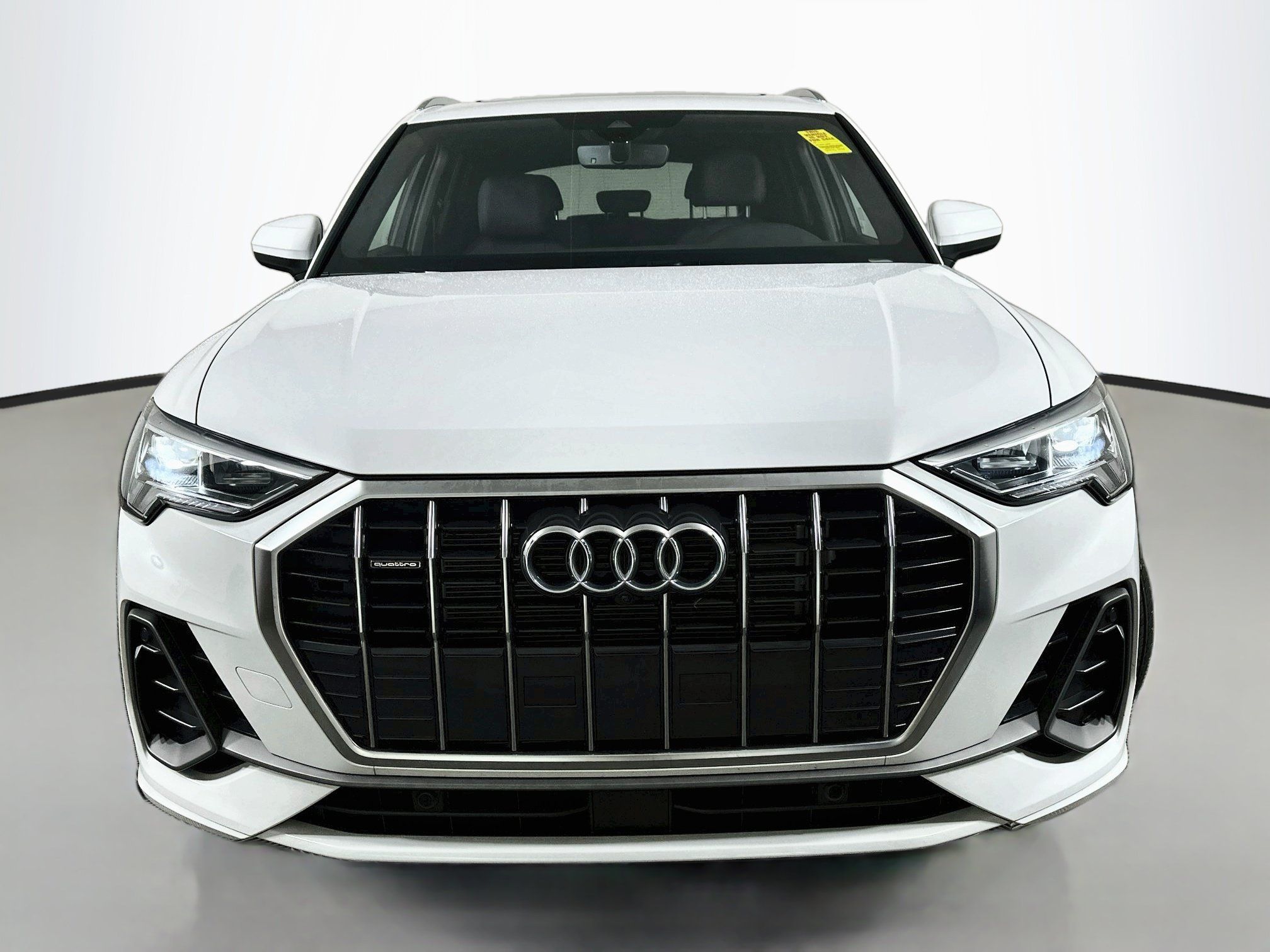 Used 2025 Audi Q3 2.0T Premium Plus w/ Premium Plus Package AWD/4WD image 2