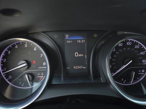 Used 2020 Toyota Camry SE image 18