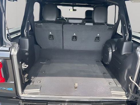 Used 2021 Jeep Wrangler Unlimited Sahara image 29