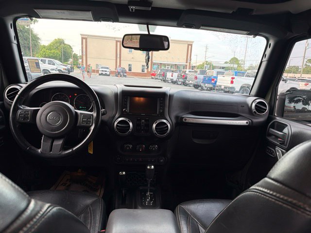 Used 2015 Jeep Wrangler Unlimited Rubicon w/ Connectivity Group AWD/4WD image 14