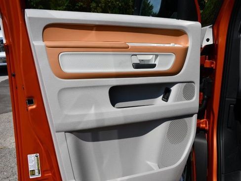 New 2025 Volkswagen ID. Buzz 1st Edition image 13