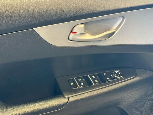 Used 2023 Kia Forte LXS image 18