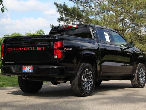 Used 2025 Chevrolet Colorado Z71 AWD/4WD image 8