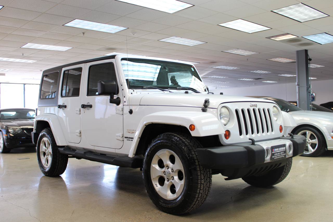 Used 2013 Jeep Wrangler Unlimited Sahara w/ Connectivity Group AWD/4WD image 2