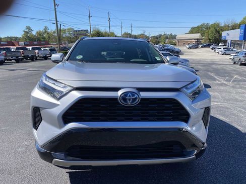 Used 2022 Toyota RAV4 SE image 3