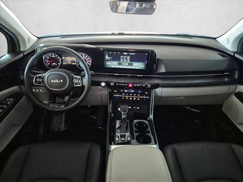 Used 2022 Kia Carnival EX FWD image 17