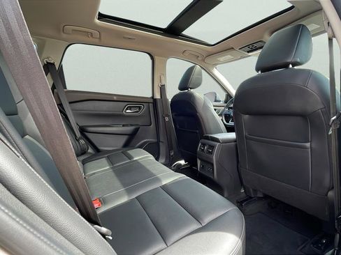 Used 2021 Nissan Rogue SL w/ Premium Package image 16