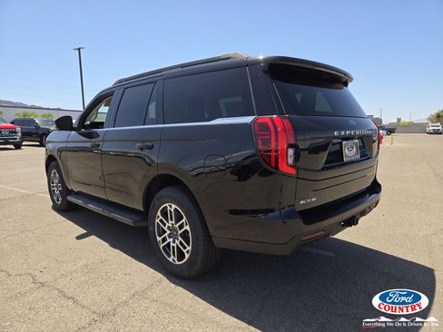 New 2026 Ford Expedition Active RWD image 3