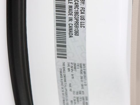 Used 2023 Chrysler Pacifica Touring-L FWD image 33