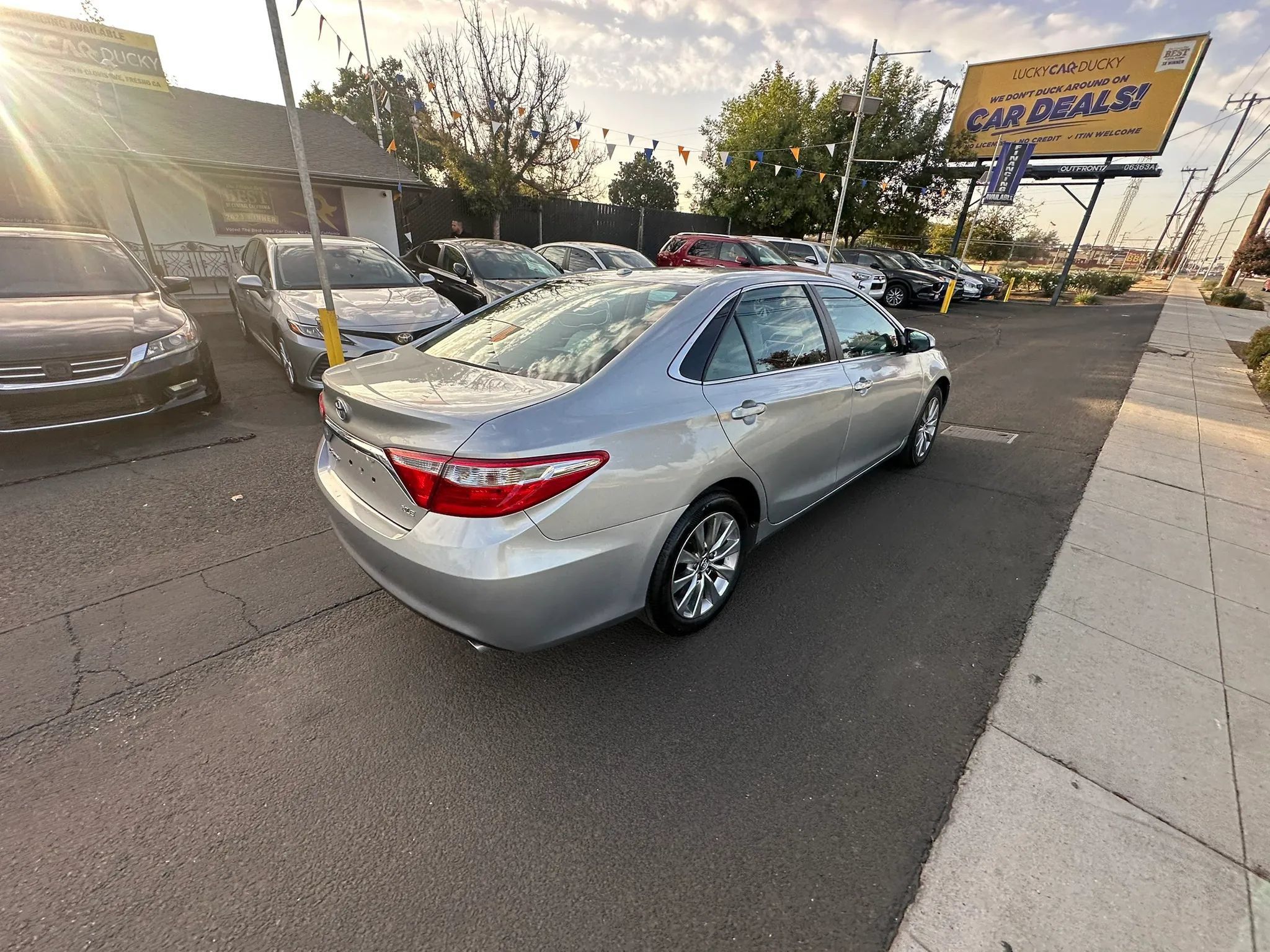 Used 2016 Toyota Camry XLE FWD image 6