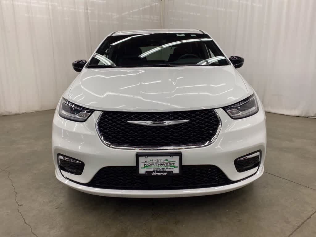 Used 2025 Chrysler Pacifica Select FWD image 9