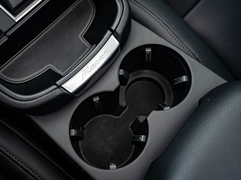 Certified 2024 Porsche Macan image 33