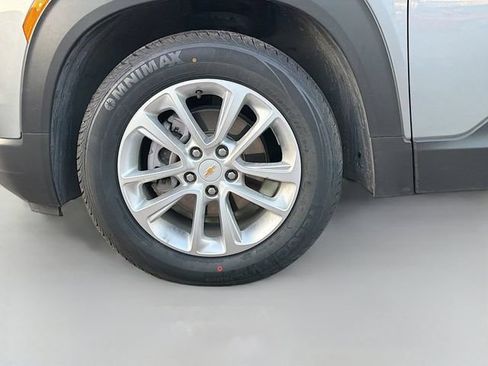 Used 2024 Chevrolet TrailBlazer LS FWD image 40