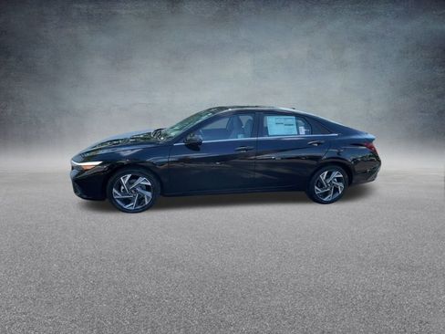 New 2025 Hyundai Elantra Limited image 10