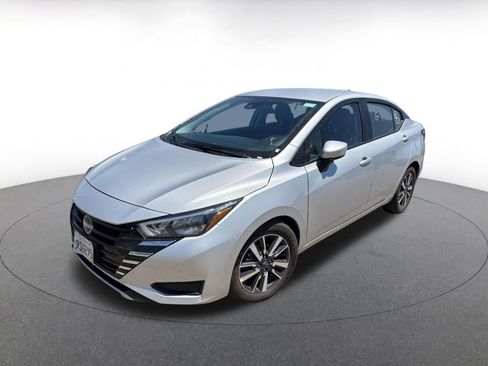 Used 2025 Nissan Versa SV FWD image 2