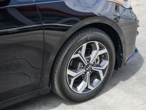 Used 2019 Kia Forte LXS FWD image 11