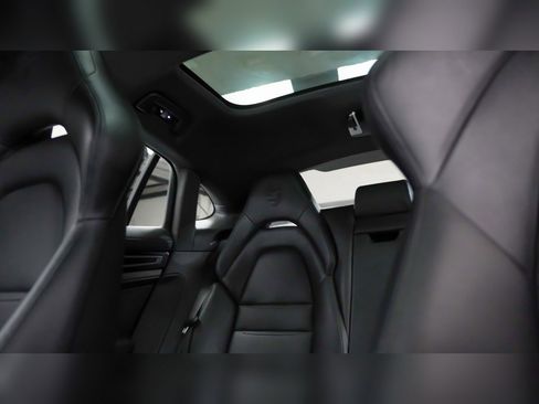 Certified 2022 Porsche Panamera Platinum Edition image 17