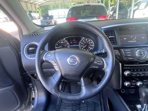 Used 2020 Nissan Pathfinder SV w/ Cargo Package image 8