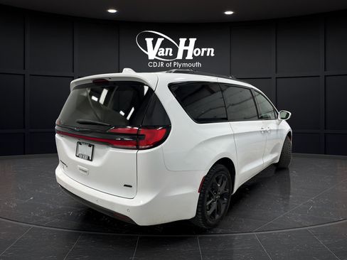 Used 2022 Chrysler Pacifica Touring-L w/ S Appearance Package AWD/4WD image 7