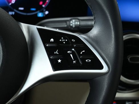 Certified 2025 Mercedes-Benz GLB 250 4MATIC image 17