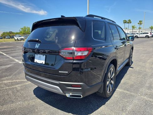Certified 2024 Honda Pilot Touring image 4