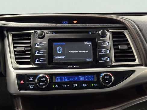 Used 2015 Toyota Highlander Plus AWD/4WD image 29