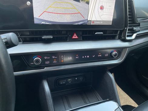 Certified 2024 Kia Sportage EX FWD image 18