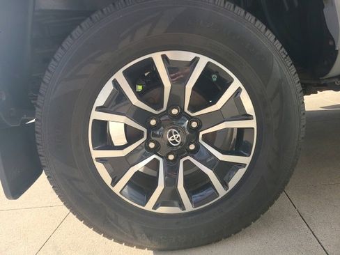 Used 2020 Toyota Tacoma TRD Sport image 10