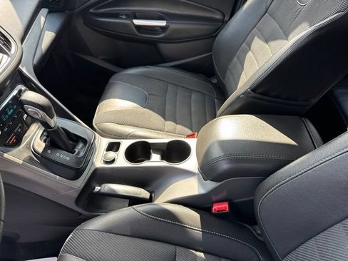 Used 2015 Ford Escape SE w/ SE Chrome Package FWD image 16