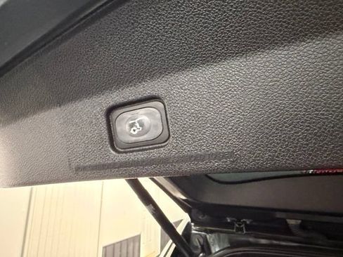 Used 2016 Ford Explorer XLT w/ Equipment Group 202A FWD image 30