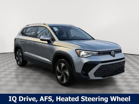 New 2026 Volkswagen Taos SE image 1