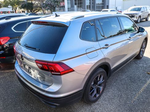 Used 2023 Volkswagen Tiguan SE image 8