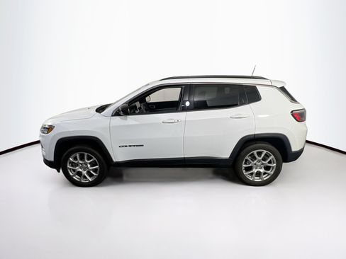 Used 2023 Jeep Compass Latitude w/ Sun and Sound Group AWD/4WD image 8
