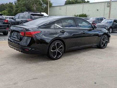 Used 2024 Nissan Altima 2.5 SR w/ SR Premium Package FWD image 6