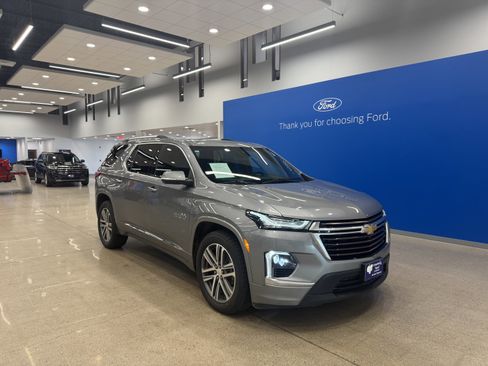 Used 2023 Chevrolet Traverse High Country image 2
