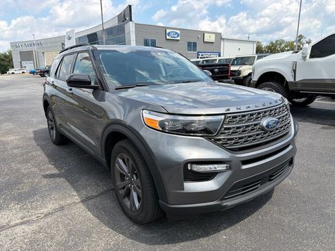 Used 2023 Ford Explorer XLT w/ Equipment Group 202A AWD/4WD image 2