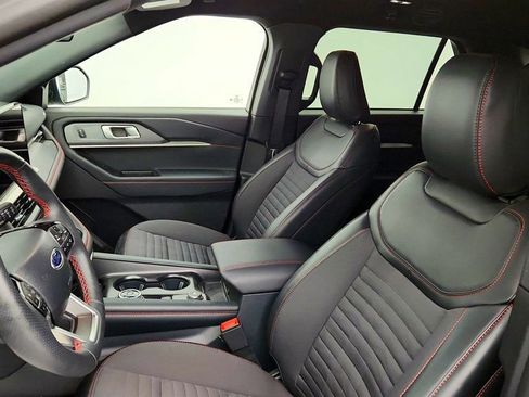 Used 2025 Ford Explorer ST-Line w/ ST-Line Street Pack AWD/4WD image 19
