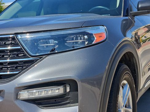 Used 2021 Ford Explorer XLT w/ Equipment Group 202A AWD/4WD image 8