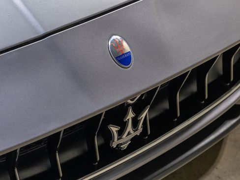 Used 2018 Maserati GranTurismo Sport RWD image 12