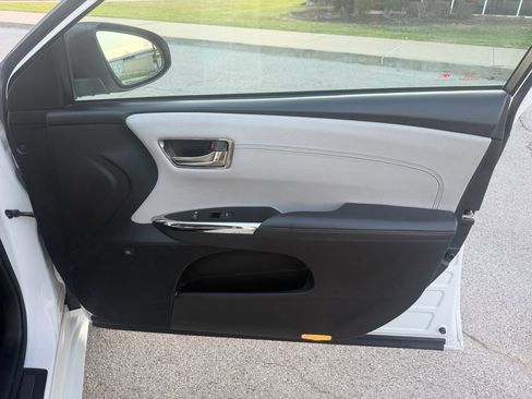 Used 2018 Toyota Avalon Limited FWD image 47