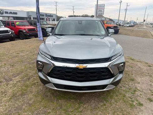 Used 2024 Chevrolet Blazer LT image 2
