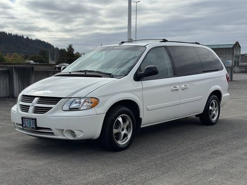 Used 2006 Dodge Grand Caravan SXT image 1