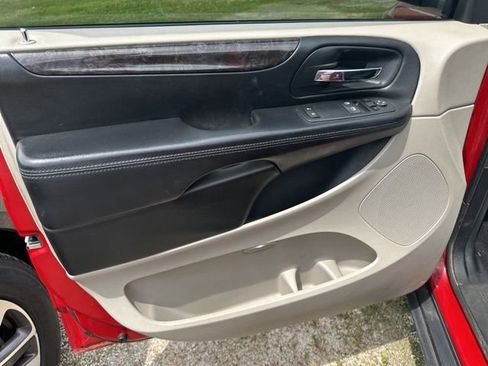 Used 2012 Dodge Grand Caravan American Value Package FWD image 13