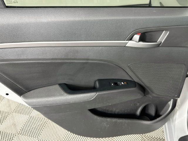Used 2017 Hyundai Elantra Limited w/ Limited Tech Package 04 FWD image 23