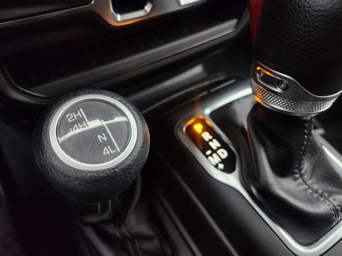 Used 2025 Jeep Gladiator Nighthawk image 27