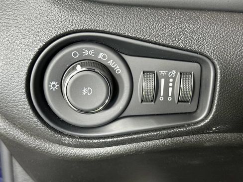 Used 2021 Jeep Renegade Latitude w/ Sun & Sound Group AWD/4WD image 21